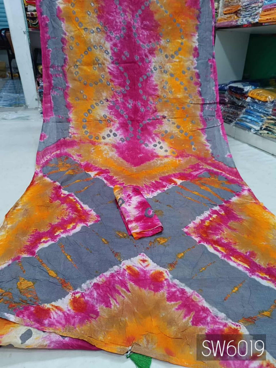 পিওর কটন বাটিক শাড়ি