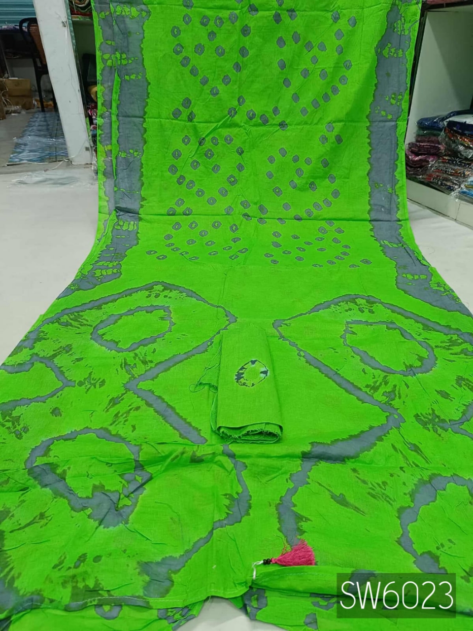 পিওর কটন বাটিক শাড়ি