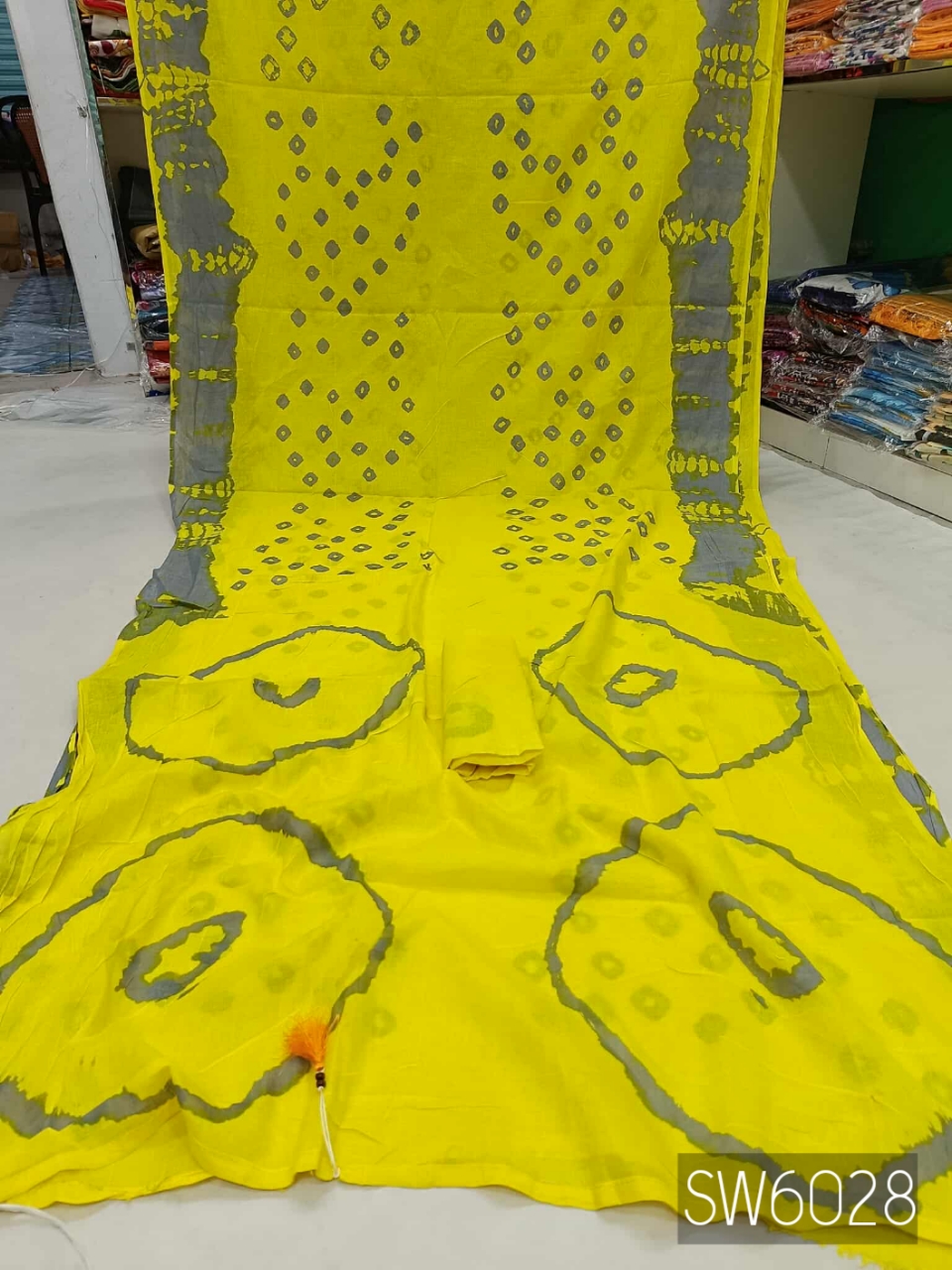 পিওর কটন বাটিক শাড়ি