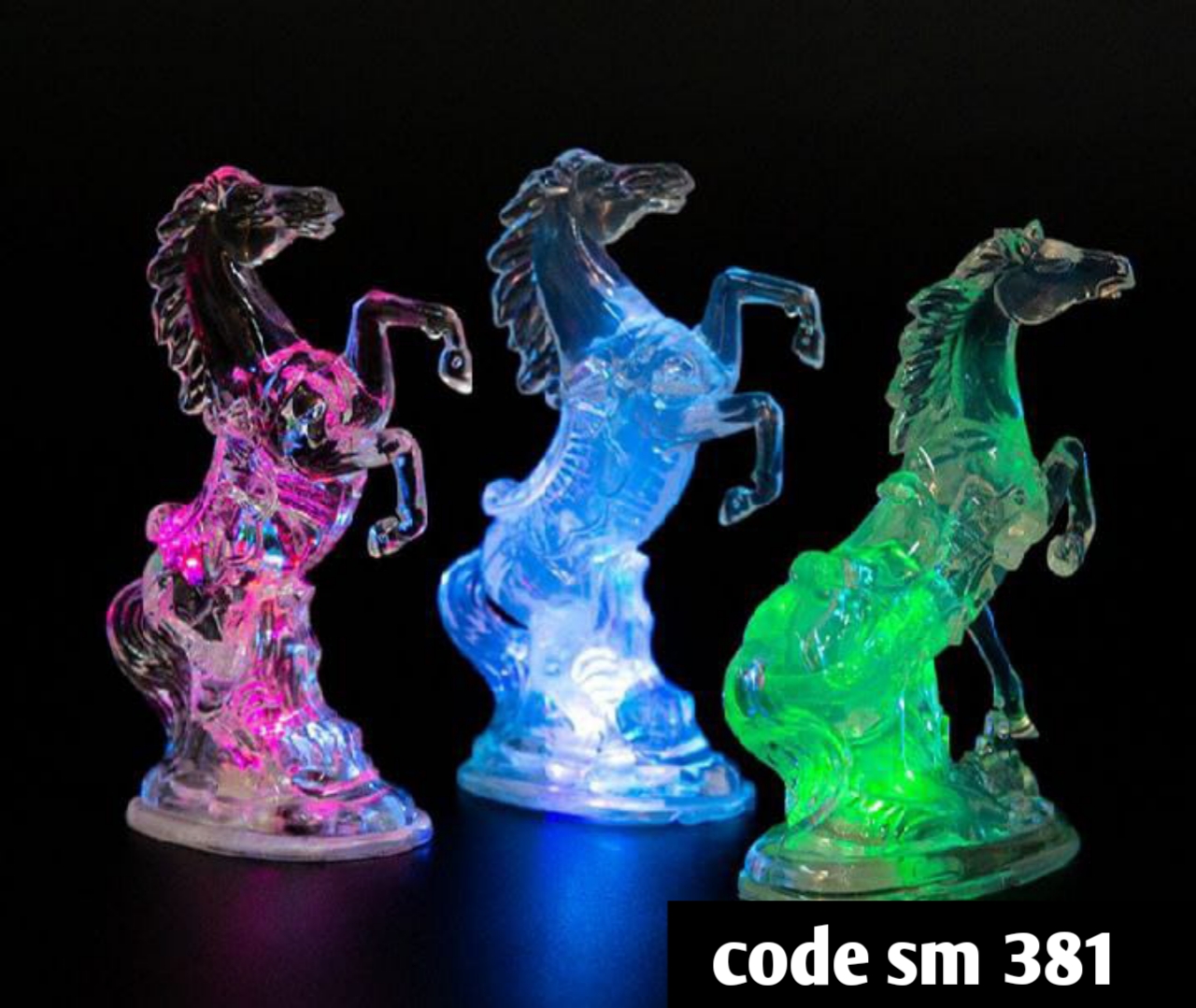 horse crustal showpiece